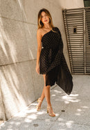 Vestido Curto um Ombro Só