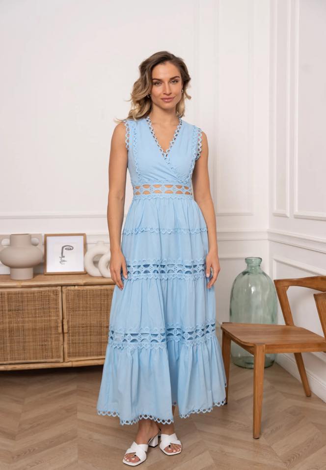 Vestido Longo em Algodão com Renda – Elegância Atemporal
