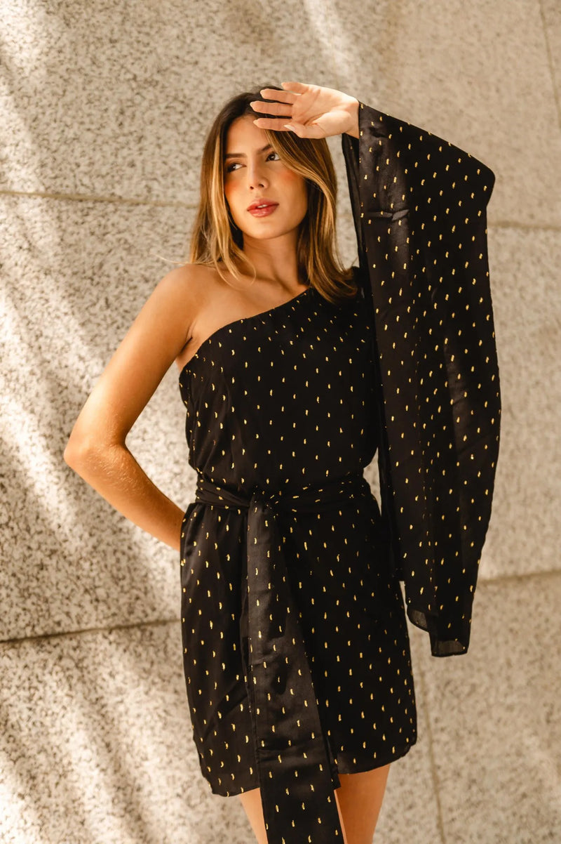 Vestido Curto um Ombro Só