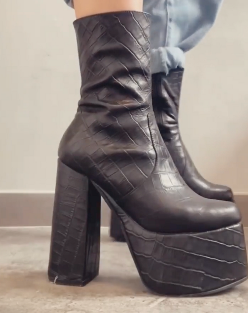 Bota Avelyne Couro Legítimo