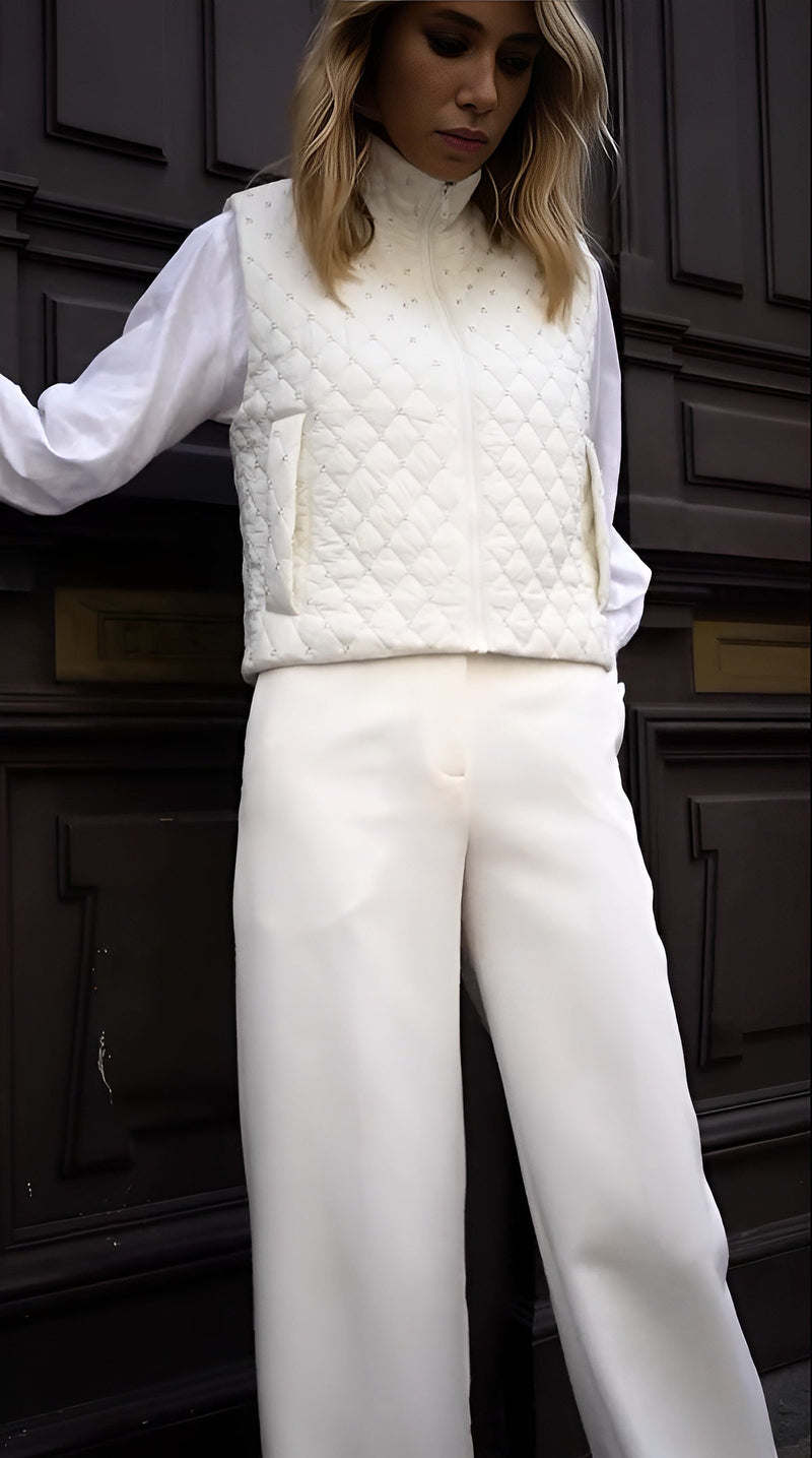 Colete Matelassê Off-White com Detalhes Delicados