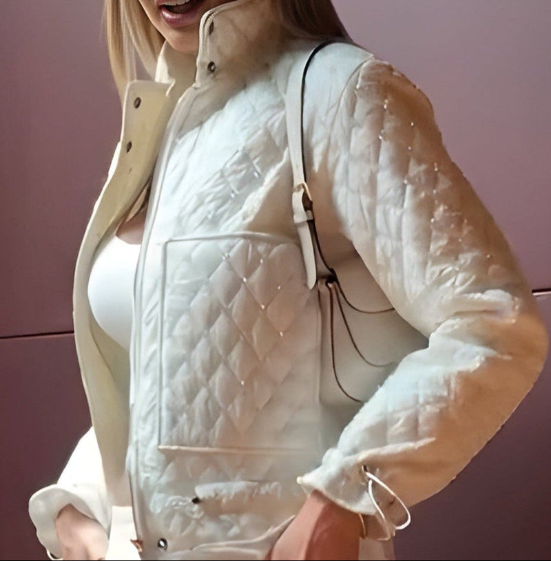 Jaqueta Matelassê Off-White com Bolsos Frontais