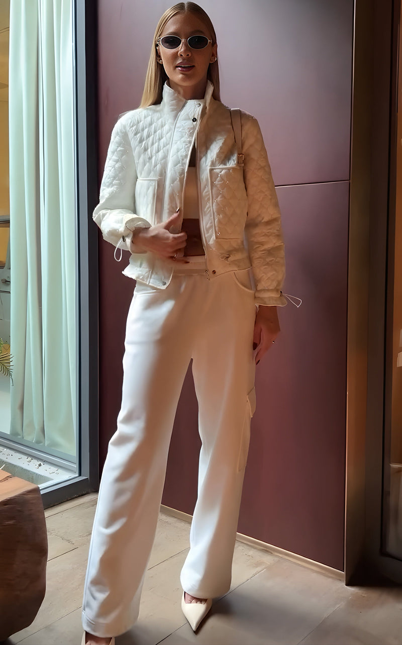 Jaqueta Matelassê Off-White com Bolsos Frontais