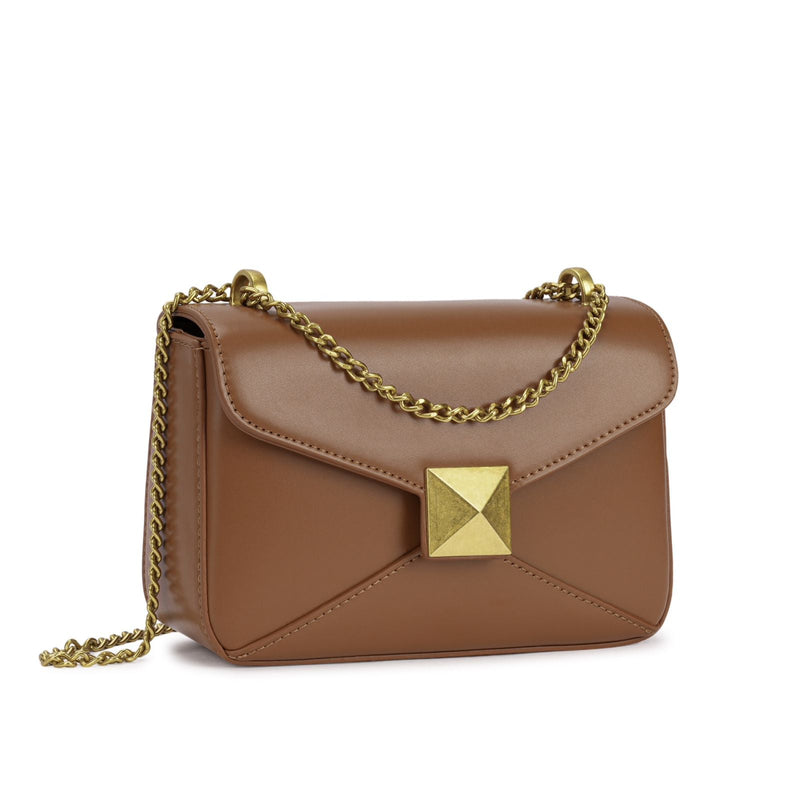 Bolsa Flap com Corrente e Detalhe Piramidal