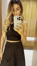 Look Total Black – Cropped + Saia