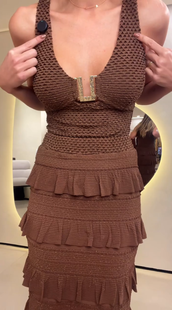 Vestido Marrom com Babados