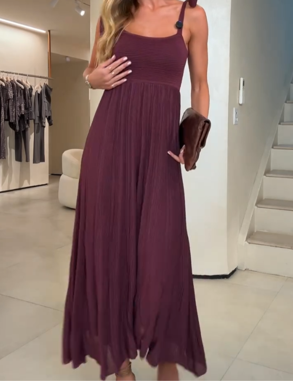 Vestido Longo Plissado em Tom Vinho