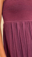 Vestido Longo Plissado em Tom Vinho